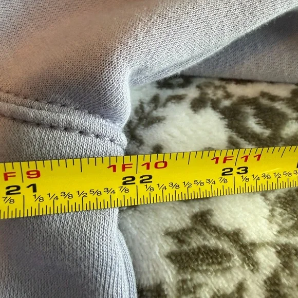 Carhartt women's Lavender Sweatshirt - Picture 6 of 9